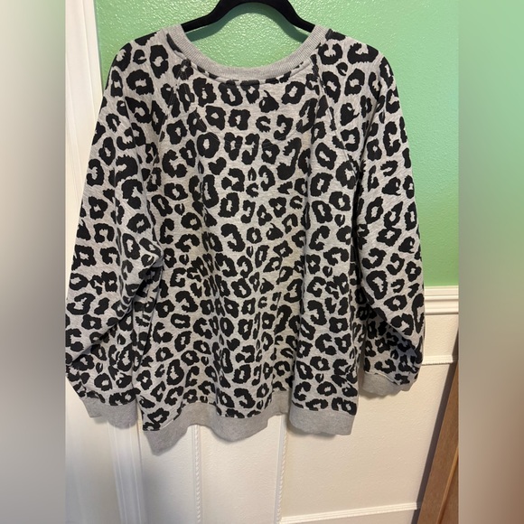 Cheetah scoop neck sweater - Picture 3 of 4
